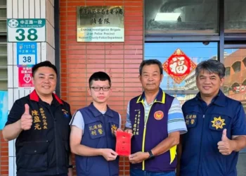 肯定吉警積極偵破重大刑案 義警顧問主席致贈破案獎金