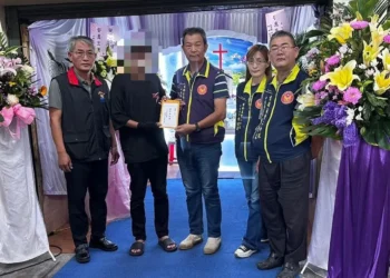 吉安警局協同義警第二中隊捐贈棺木及骨灰罈 助弱勢家庭度過難關