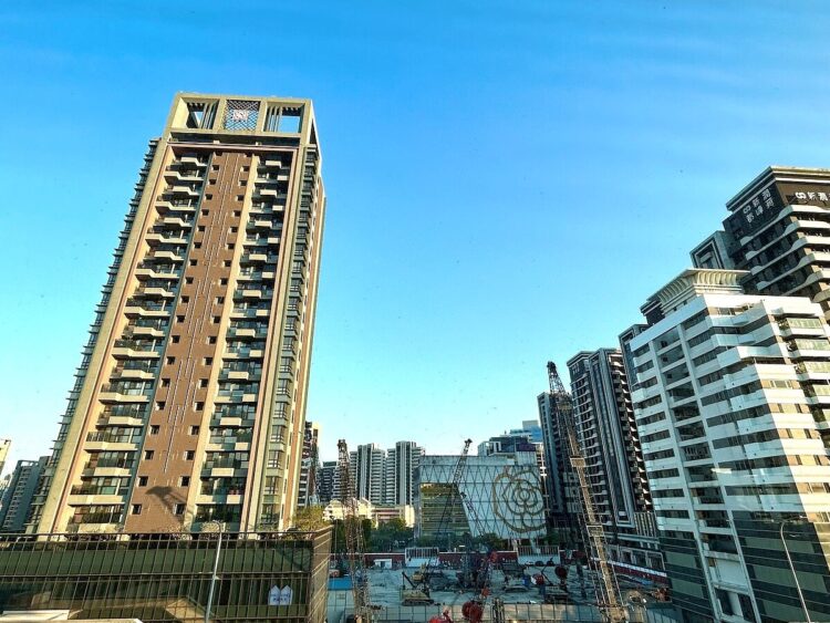 銀行難貸款、但買房時機到了嗎？調查揭「置產、股票」川普之亂後的消長