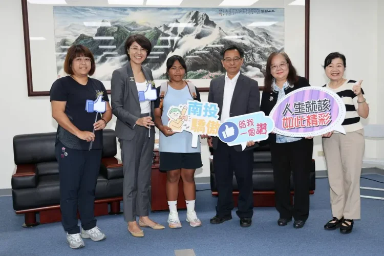 布農孩子田萱榮獲總統教育獎 許縣長心疼助買好弓 布農孩子田萱榮獲總統教育獎 許縣長心疼助買好弓