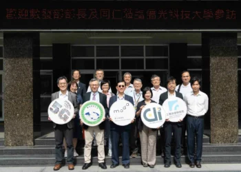 黃彥男部長親臨僑光科大體驗5G元宇宙創新職能訓練