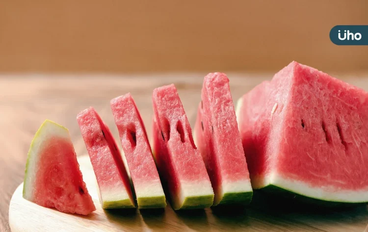 吃西瓜抹點鹽更甜！揭密3種「西瓜創意吃法」：加這種果汁營養翻倍