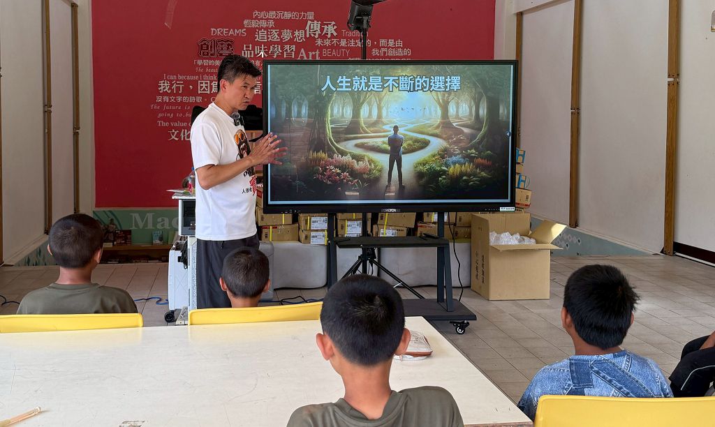 探索未來無限可能!魔力達設計學苑小鶴老師與南投偏鄉孩童共學築夢 探索未來無限可能!魔力達設計學苑小鶴老師與南投偏鄉孩童共學築夢