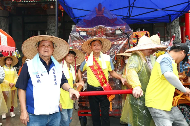 埔里瀛海城隍廟祈安遶境 王副縣長點起馬炮祈求合境平安