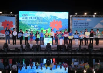 2025花蓮FUN暑假 7/12熱鬧開跑 民眾搶排668排隊禮 水上體驗清涼消暑