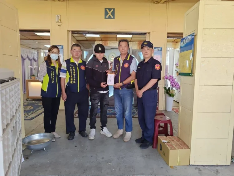 吉安警偕吉安義警第二中隊助王女士家屬圓滿後事 善心人士慷慨解囊 吉安警偕吉安義警第二中隊助王女士家屬圓滿後事 善心人士慷慨解囊