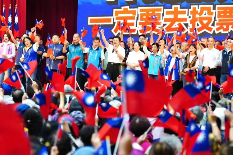 從南到北司法追殺 花蓮鄉親高喊「釋放柯文哲」 謝龍介:不要家鄉布滿光電板 許願下輩子當花蓮人 從南到北司法追殺 花蓮鄉親高喊「釋放柯文哲」 謝龍介:不要家鄉布滿光電板 許願下輩子當花蓮人