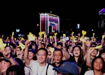 2025花蓮夏戀嘉年華璀璨開幕 五組樂團接力獻唱點燃東大門