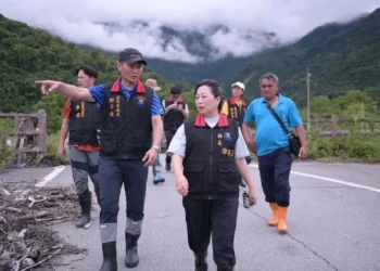 花蓮縣長徐榛蔚為鄉親大聲疾呼：「回家 真的好難」 呼籲中央正視花東交通投入