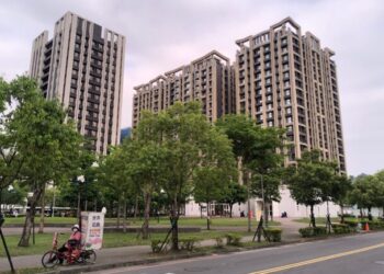 內憂外患下房市承壓 專家籲：應檢討貸款管制避免違約潮