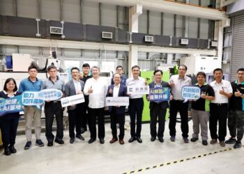 經濟部郭智輝部長視察「金屬扣件AI高階製造試製線」 期許金屬中心持續助推產業迎接AI新時代