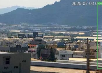 高雄環保局AI監控發威！岡山工廠違規排白煙 最高可罰2,000萬