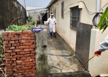 旗津污水爆管致住戶淹水 高市府與國軍協力，出動百人協助住戶復原家園