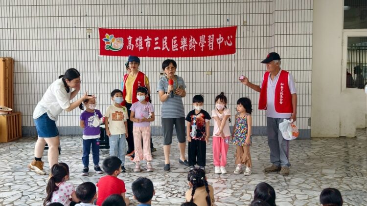 主角換我當 三民樂齡爺奶說故事巡演獲幼兒園好評 主角換我當 三民樂齡爺奶說故事巡演獲幼兒園好評