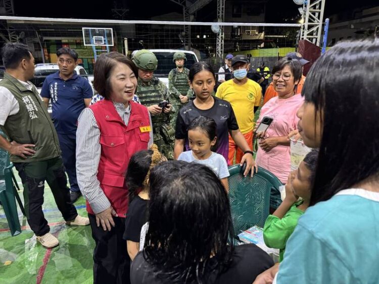 擔心豪雨致災 屏縣9鄉11日停班停課 原鄉預警性撤離300多人 擔心豪雨致災 屏縣9鄉11日停班停課 原鄉預警性撤離300多人