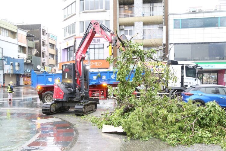 【分析報導】丹娜絲風災重創南台灣 電力綠能雙危機 中央地方動員災後復原