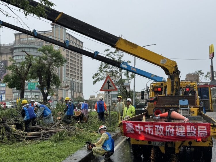 「台中隊」馳援嘉義、台南災後重建 盧秀燕延長支援至7/16 「台中隊」馳援嘉義、台南災後重建 盧秀燕延長支援至7/16