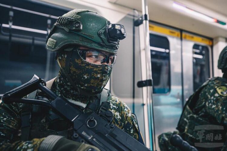台北運變前線!憲兵快閃北捷演練 戰時動員不只是電影情節 台北運變前線!憲兵快閃北捷演練 戰時動員不只是電影情節