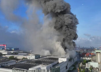 高雄三元能源鋰電池廠大火！ 15人送醫 空品警報啟動