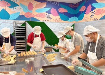 「身障團體×青年設計師」高市府跨局合作推出 中秋限定綜合禮盒  即日起開始預購