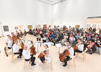 中鋼教育基金會聯合知名大提琴家張正傑老師 邀請「柏林愛樂12把大提琴」為輪椅族舉辦音樂會