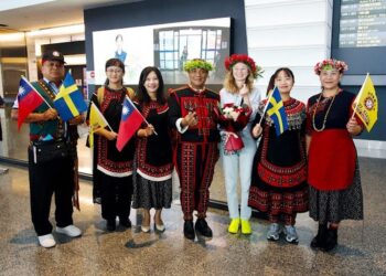 vuvu回家了！百年排灣族文物返抵獅子鄉 朱宏恩鄉長率部落耆老熱情迎接