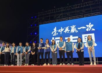 柯志恩組KMT高雄隊合體 力挺台中立委 呼籲726投下不同意罷免票