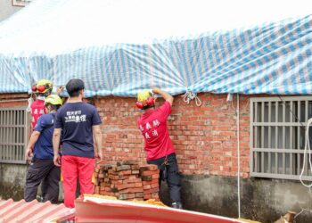 直擊嘉義災區｜186戶屋頂急需修復 報廢輪胎+防水帆布成救命組合