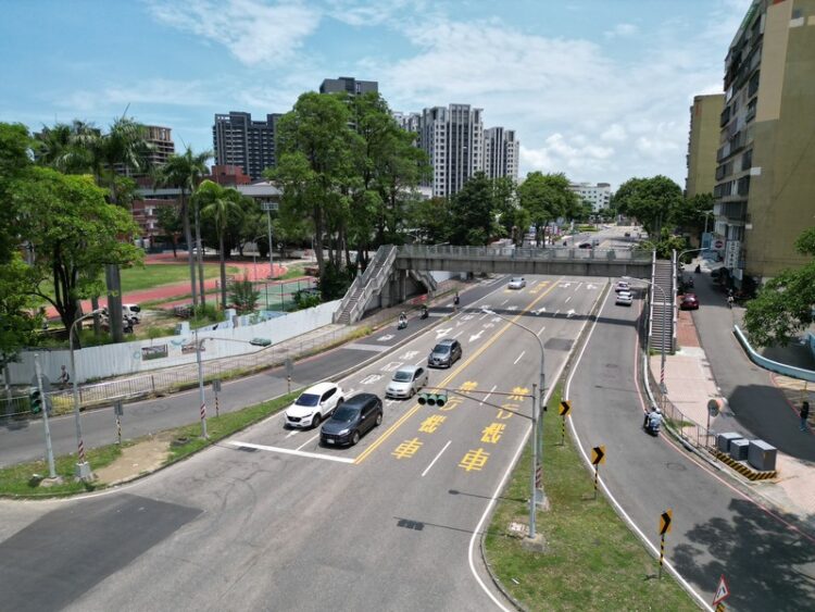 高雄中華一路天橋將拆除!老左營交通記憶走入歷史 將改建人本空間 高雄中華一路天橋將拆除!老左營交通記憶走入歷史 將改建人本空間