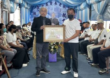 屏東縣傳統表演藝術「排灣族歌樂enelja」保存者江清坤secilu isausau辭世 文化部頒贈旌揚狀