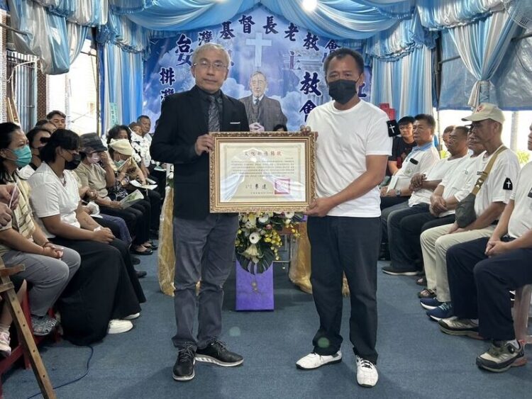 屏東縣傳統表演藝術「排灣族歌樂enelja」保存者江清坤secilu isausau辭世 文化部頒贈旌揚狀 屏東縣傳統表演藝術「排灣族歌樂enelja」保存者江清坤secilu isausau辭世 文化部頒贈旌揚狀