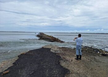 台南大潮緊急動員 176線積水！防洪牆、抽水機全面戒備