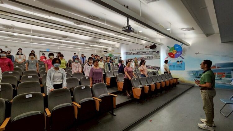 以正念啟動教育轉念,助師生共創幸福校園 以正念啟動教育轉念,助師生共創幸福校園