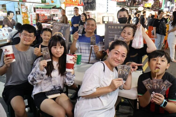 天后江蕙高雄開唱8場圓滿成功 高市府續推商圈夜市券 跨世代樂迷帶動商機