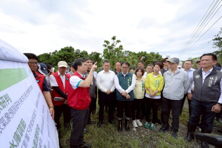 卓榮泰南下台南宣布啟動「雲嘉南前進指揮所」 全力協助災後復原與治水工程 卓榮泰南下台南宣布啟動「雲嘉南前進指揮所」 全力協助災後復原與治水工程