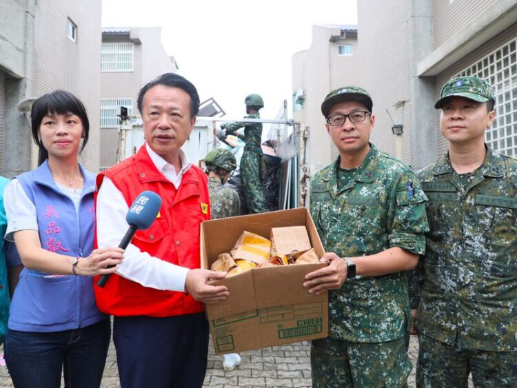 國軍馳援災區 翁章梁縣長感謝弟兄挺身而出 國軍馳援災區 翁章梁縣長感謝弟兄挺身而出