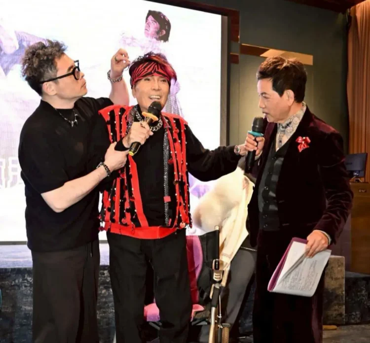 陳凱倫的生命日記篇 我看見國寶林沖的笑容——還在發光 生前的香膏 比死後的花更香! 陳凱倫的生命日記篇 我看見國寶林沖的笑容——還在發光 生前的香膏 比死後的花更香!