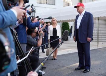 川普再嗆馬斯克：可能考慮將其驅逐出境 「馬斯克可能得打包回南非」 美媒揭雙方新一輪權力角力