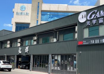 新竹竹北弘群專業隔熱紙導入GAMA氮化金屬膜，高階車主首選元宇宙黑科技膜款，新竹汽車隔熱紙推薦！