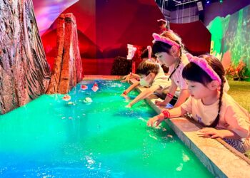 開幕十天預約已破萬人！「安全無毒的史萊姆沉浸劇場」，熱度續燒至 8/3