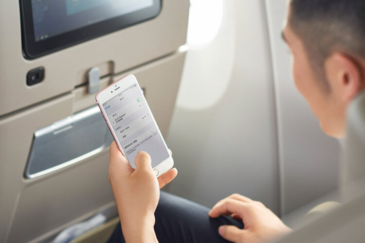 女友搭華航狂傳30則以上訊息!男網友驚呼:機上免費Wi-Fi太強大! 女友搭華航狂傳30則以上訊息!男網友驚呼:機上免費Wi-Fi太強大!