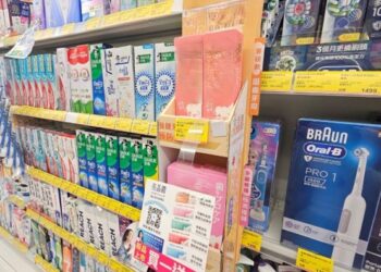 敏感族超推牙膏 康是美買一送一