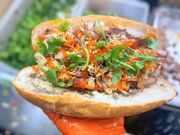 新莊越南料理推薦 餡料爆棚的越式法國麵包 新北在地人激推 新莊越南料理推薦 餡料爆棚的越式法國麵包 新北在地人激推