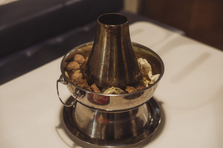 新店牛肉火鍋推薦 炭火直燒、湯頭濃郁隱藏系鍋物品牌