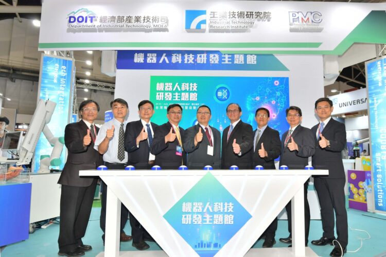 經濟部AI機器人三箭齊發 搶攻智慧醫療製造新藍海