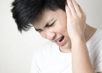 守護家人聽力健康 中醫師教你預防中耳炎 掌握症狀與居家薰蒸妙方