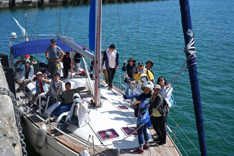 海是生活節登場 花蓮市長與民眾共體驗帆船航海夢 海是生活節登場 花蓮市長與民眾共體驗帆船航海夢