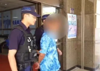 男子深夜情緒失控 花警予以控制依法送辦