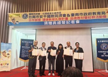 臺南安平國際同濟會會長蘇明炎推動道德教育扎根計畫 捐贈四所國小教材與活動經費 惠及三千學子