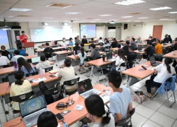 北花蓮AI共GO吉安數位向下扎根 游淑貞伴親子共學體驗新科技魅力